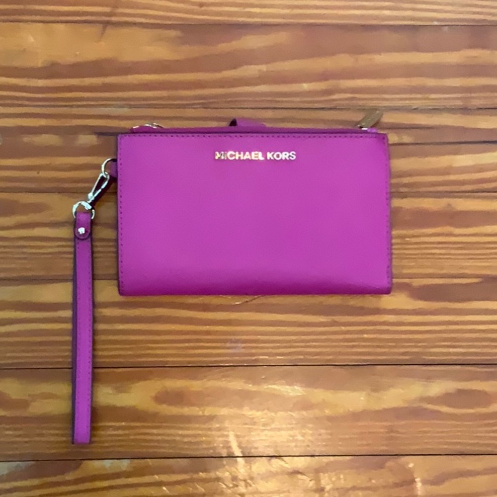 Micheal Kors Wristlet